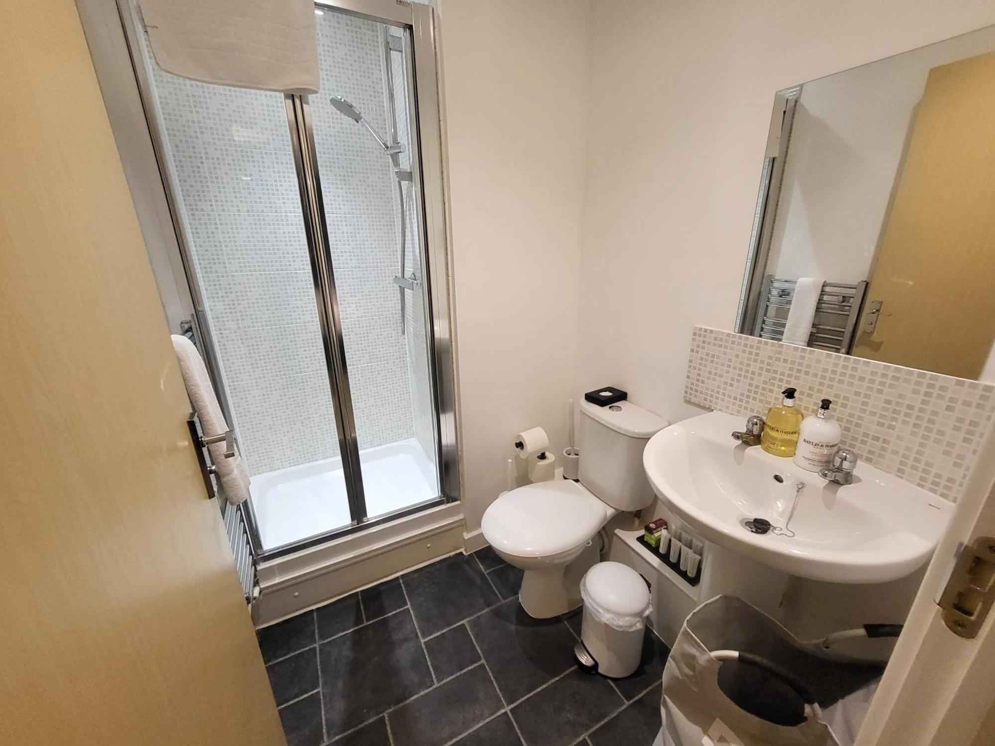 Garland Central City Apartment London 2 ภายนอก รูปภาพ